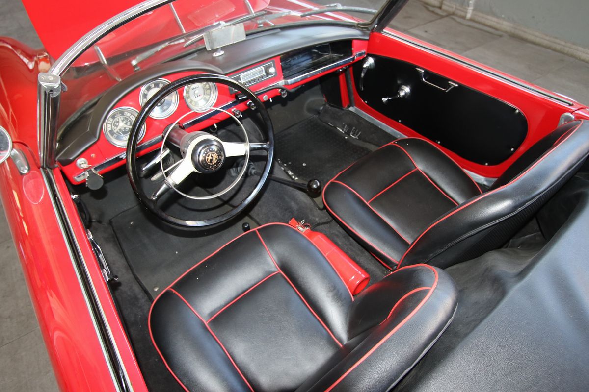 Alfa Romeo - Giulietta Spider Veloce (pinin Farina)
