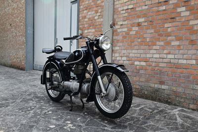 R25