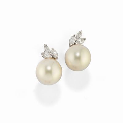 Orecchini in oro bianco 18k con perle coltivate South Sea e diamanti