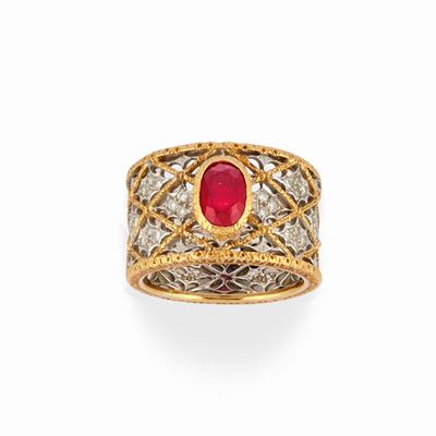 Anello con rubino ovale in oro bicolore 18k