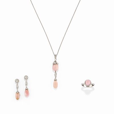 Parure in oro bianco 18k con quattro perle naturali Conch e diamanti