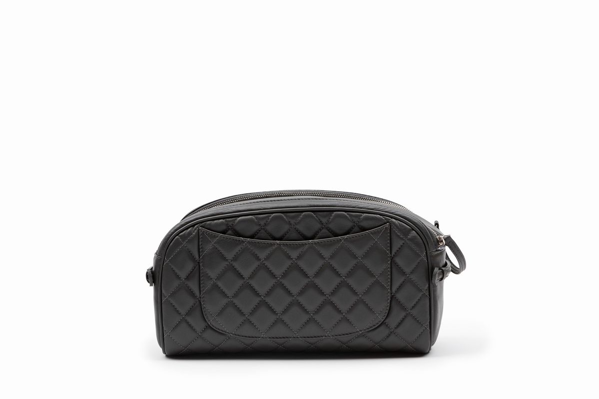 Chanel - Trousse da viaggio in pelle matelassé grigia, 2012