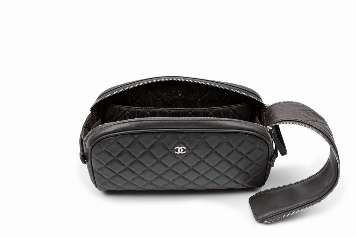 Chanel - Trousse da viaggio in pelle matelassé grigia, 2012