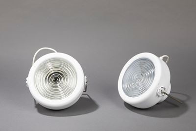 Coppia di lampade in metallo verniciato bianco e vetro ottico, 1966
