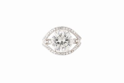 Anello con diamante, oro bianco 18k con diamante taglio brillante di ct 5,46