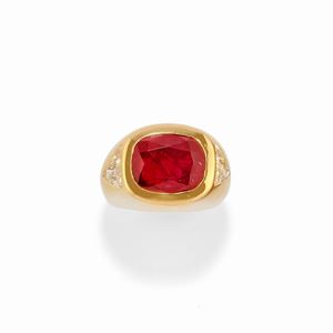 Anello con rubino
