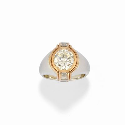 Anello con diamante taglio brillante in oro bicolore 18k