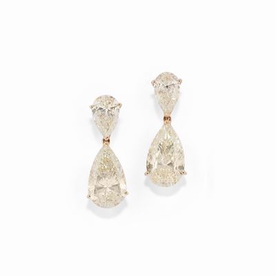 Orecchini pendenti in oro rosa 18k con diamanti taglio goccia