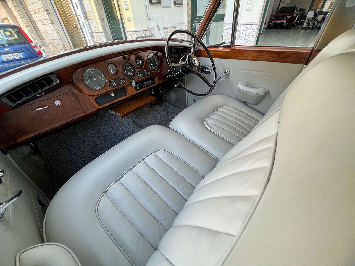 Rolls Royce - Silver Cloud III