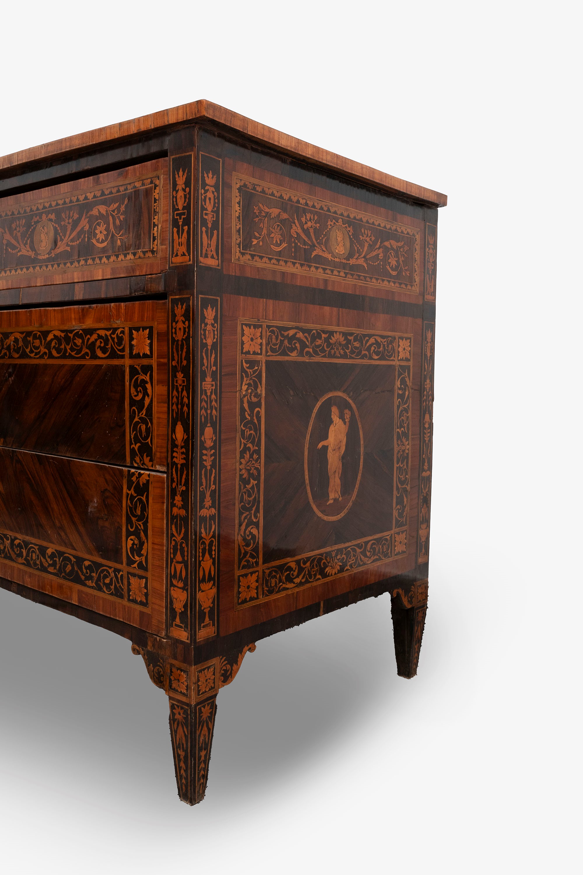Bella Commode Luigi XVI Elegantemente Intarsiata in Legni Vari, Lombardia Secolo XVIII