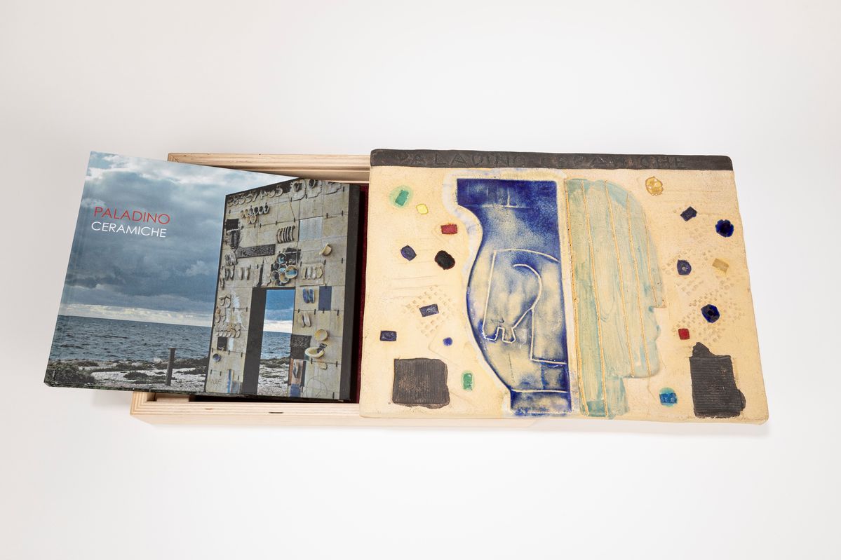 Mimmo Paladino - Ceramica smaltata policroma con custodia in legno