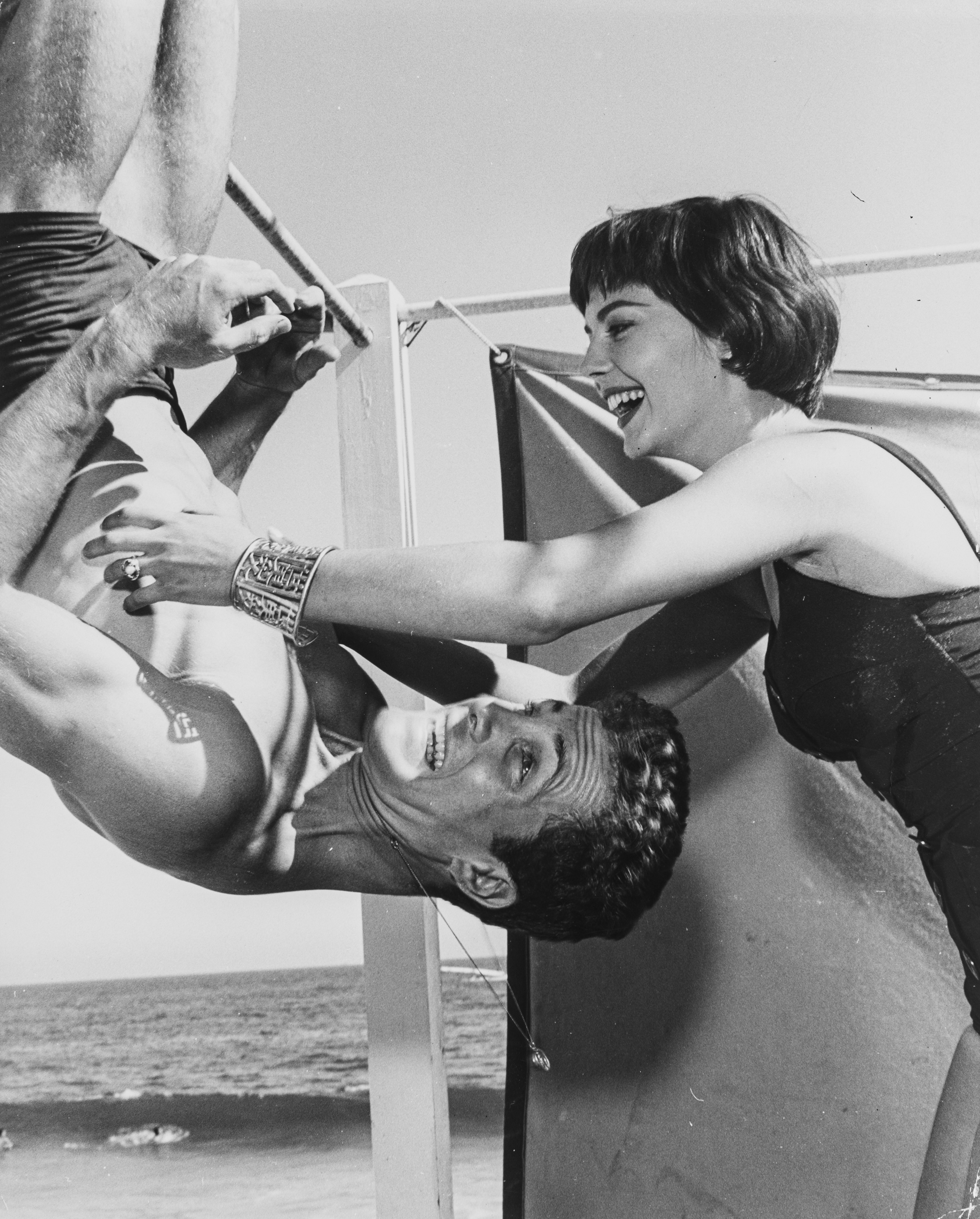 Anonimo - Natalie Wood e Hugh O'Brian, Stampe vintage al gelatino ai sali d’argento, 1956