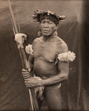 Yawalapiti man with speared fish