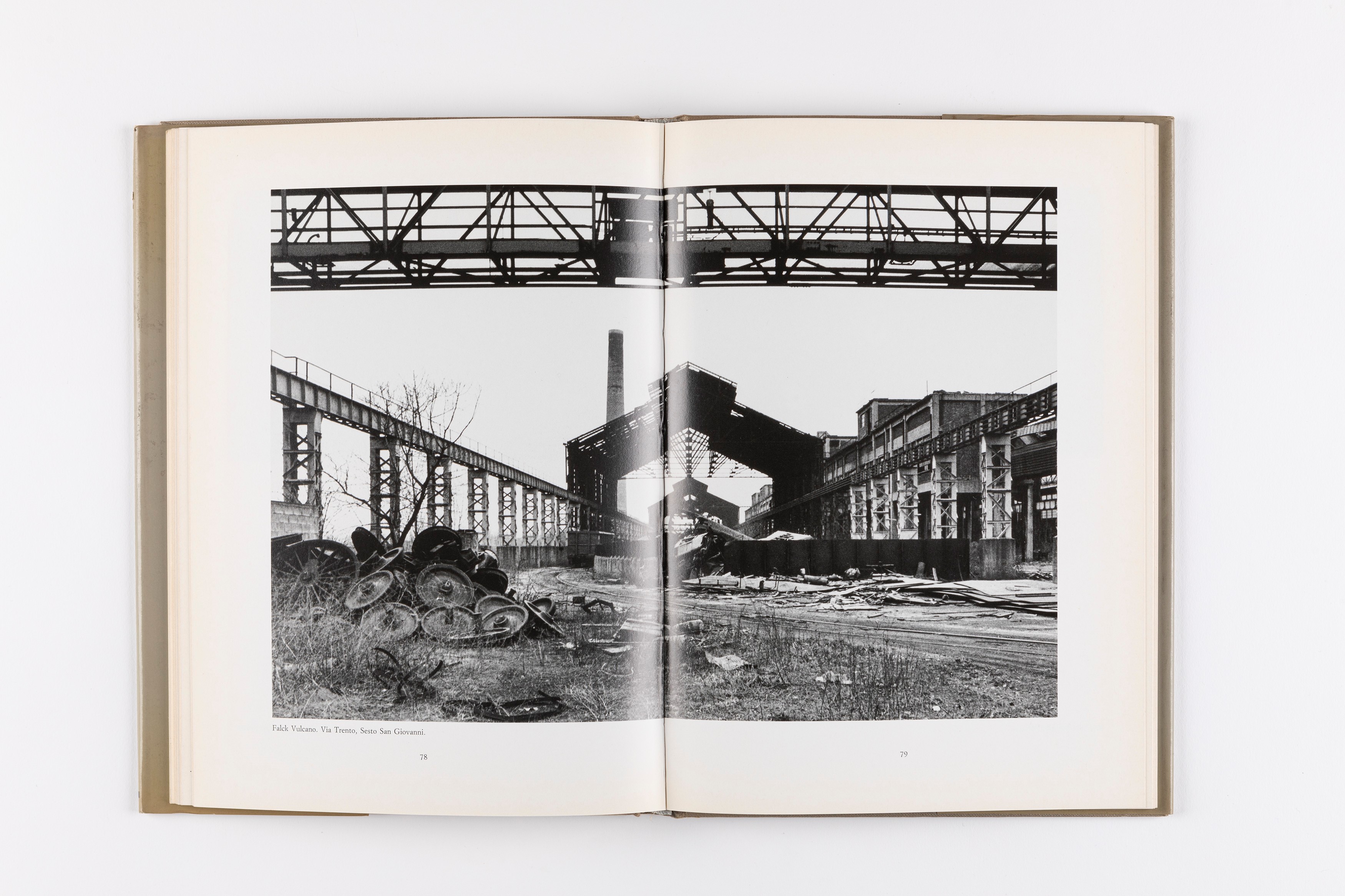 Giovanna Borgese - Dove era la Fabbrica, Milano - Volume edito da MazzottaFotografia