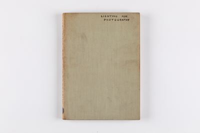 Lighting for Photography. Means and Methods, volume edito da Eight Impression