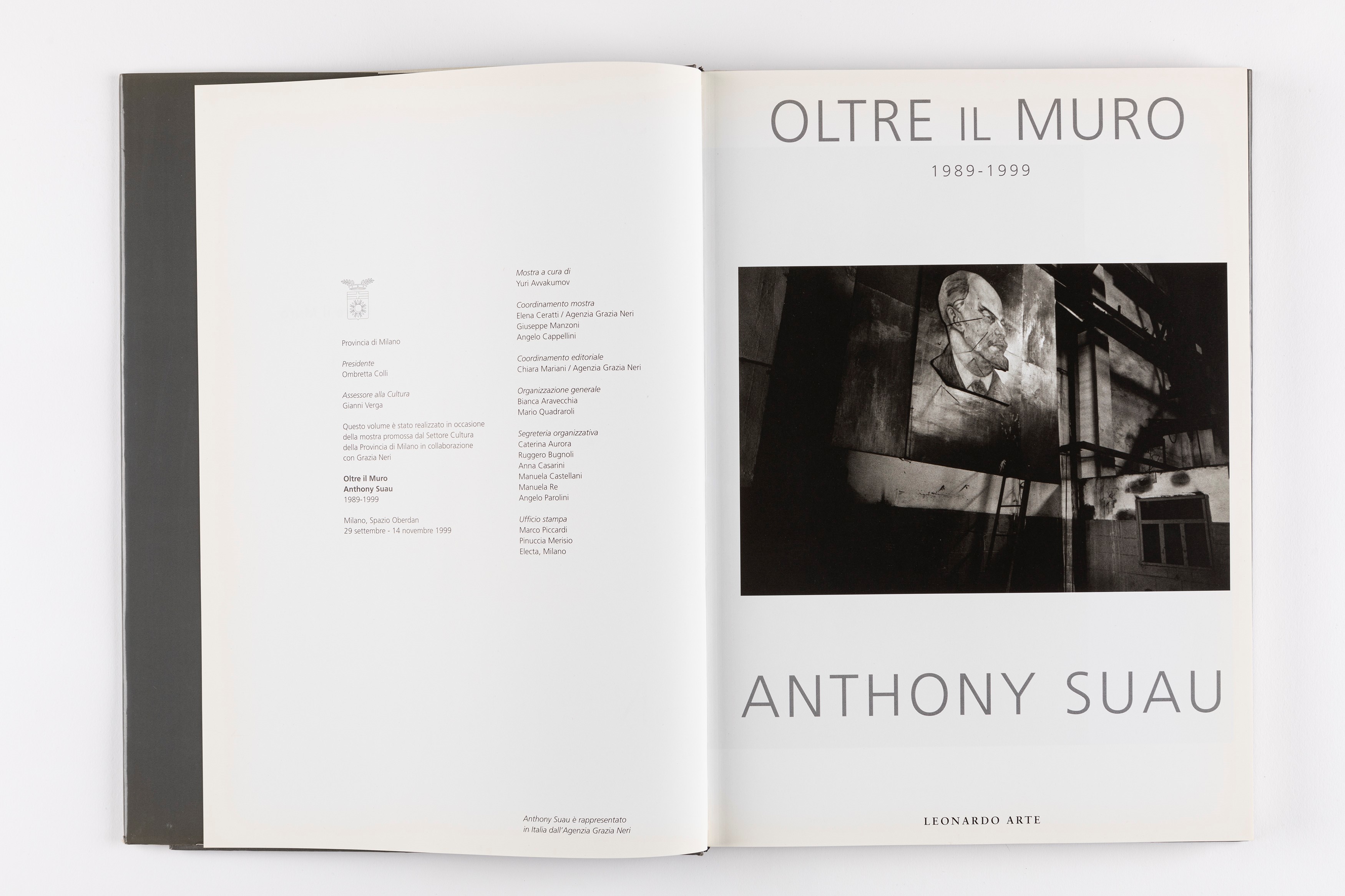 Anthony Suau - Oltre il muro - Volume edito da Leonardo Arte