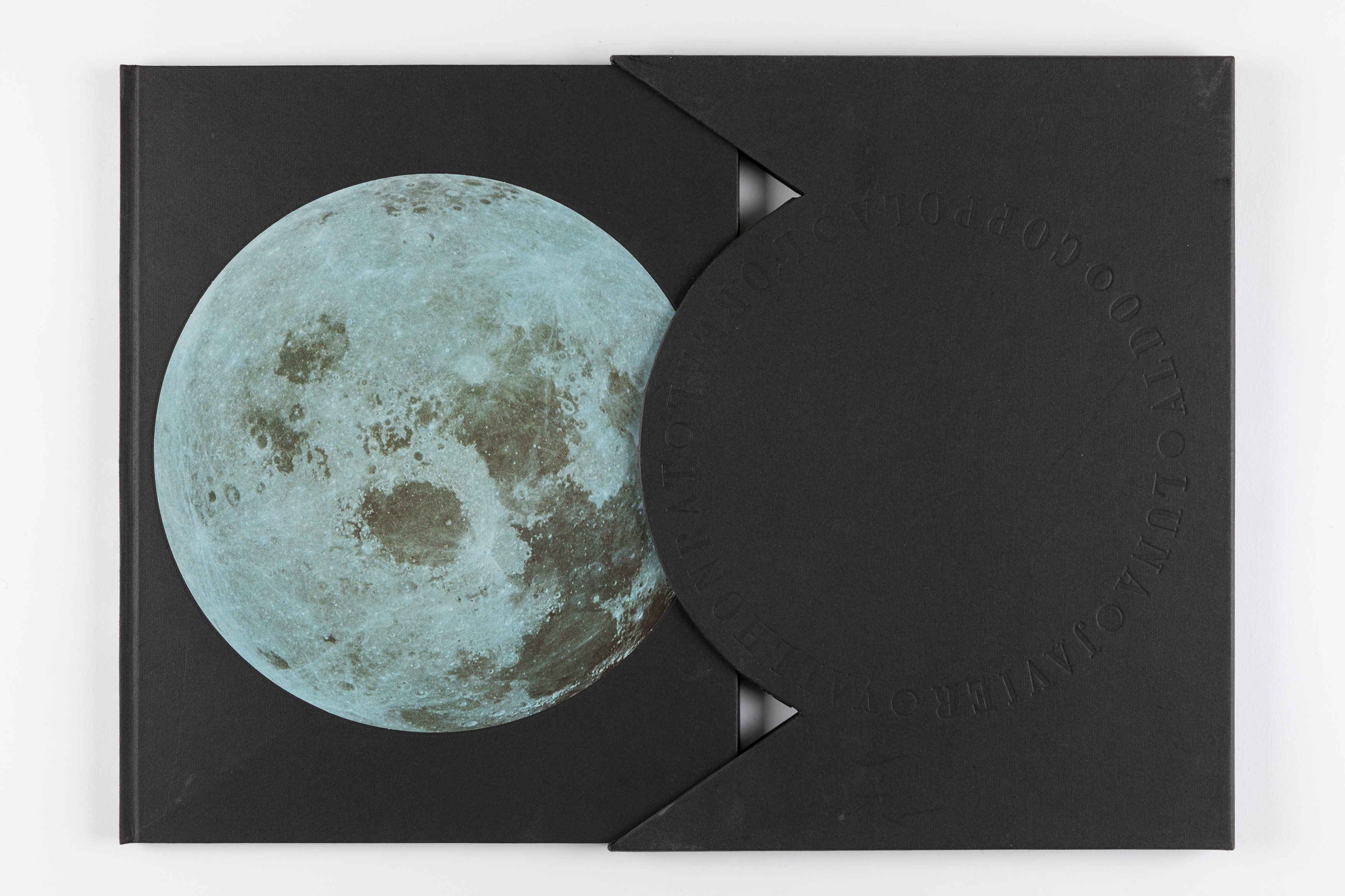 Javier Vallhonrat - Luna – Volume edito da Artes Graficas in cofanetto originale