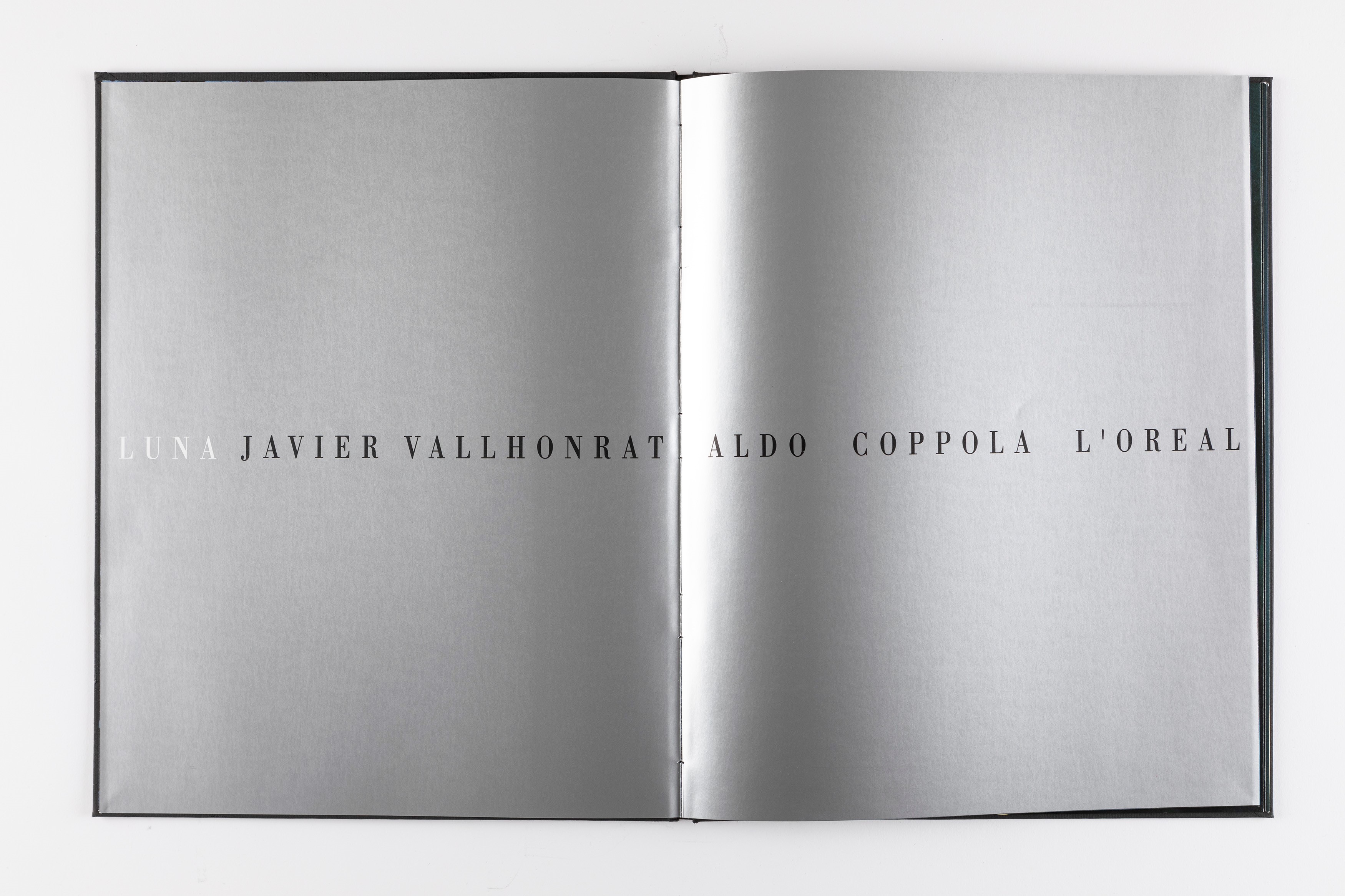 Javier Vallhonrat - Luna – Volume edito da Artes Graficas in cofanetto originale