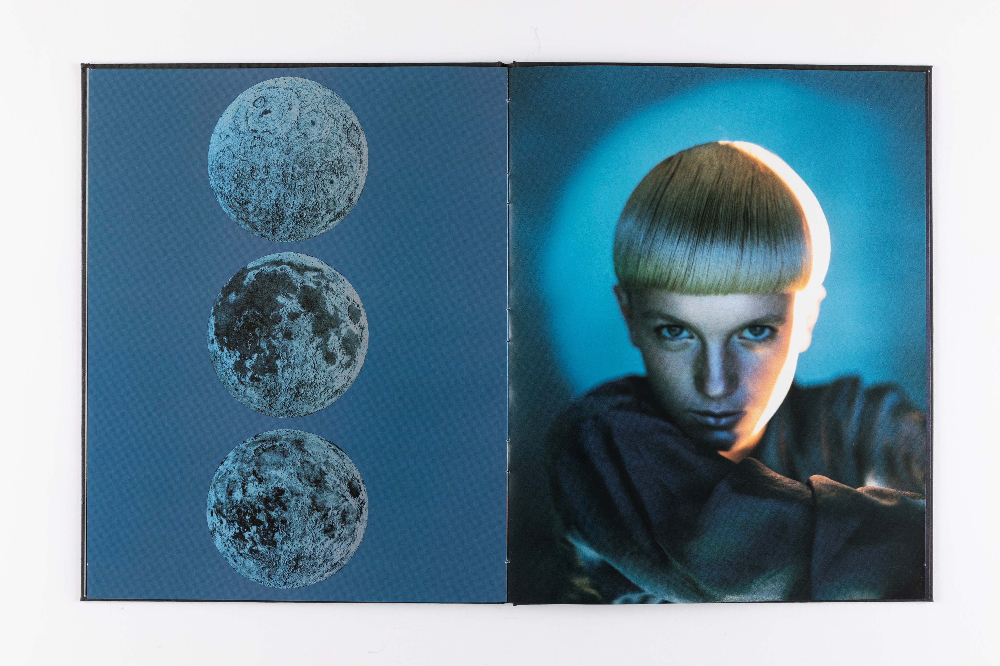 Javier Vallhonrat - Luna – Volume edito da Artes Graficas in cofanetto originale