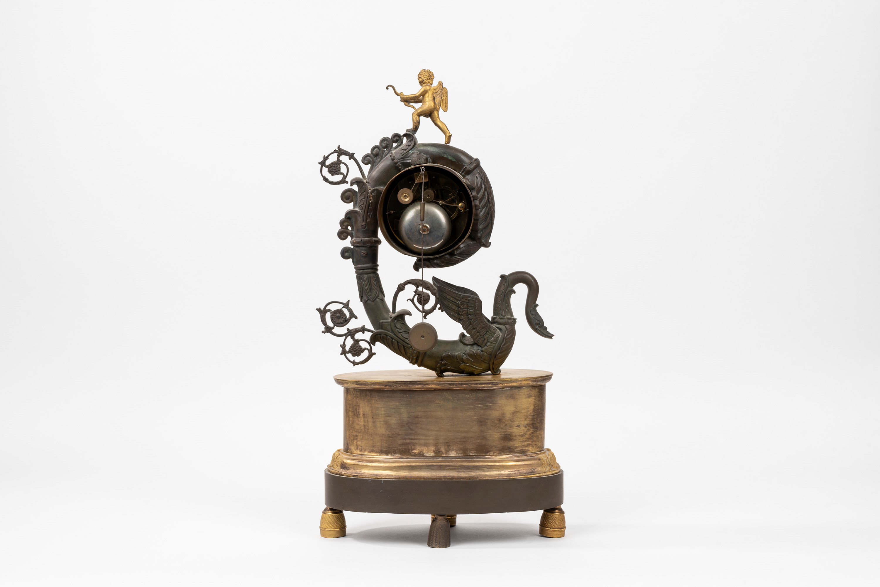 Pendola Carlo X in Bronzo Dorato e a Patina Scura, con Animale Fantastico e Cupido sulla Sommità,...