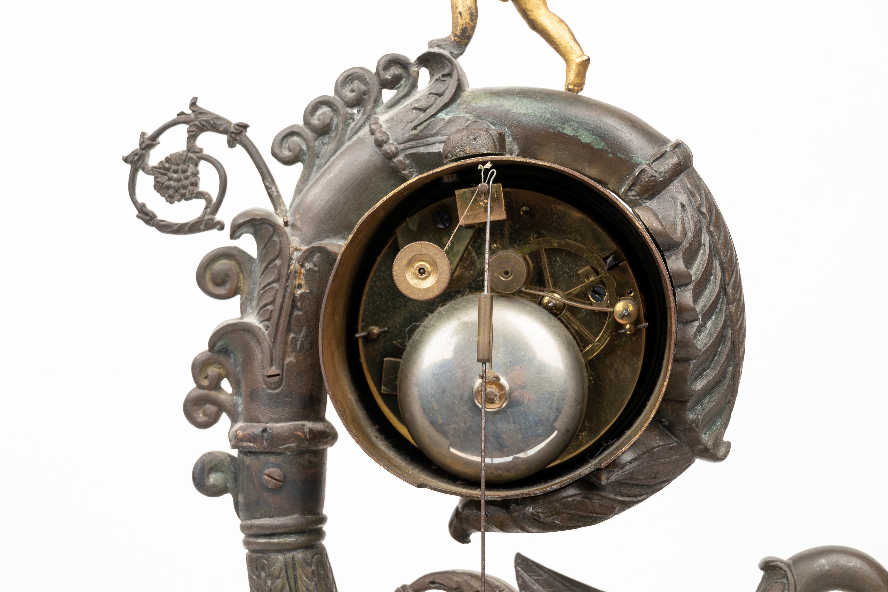 Pendola Carlo X in Bronzo Dorato e a Patina Scura, con Animale Fantastico e Cupido sulla Sommità,...