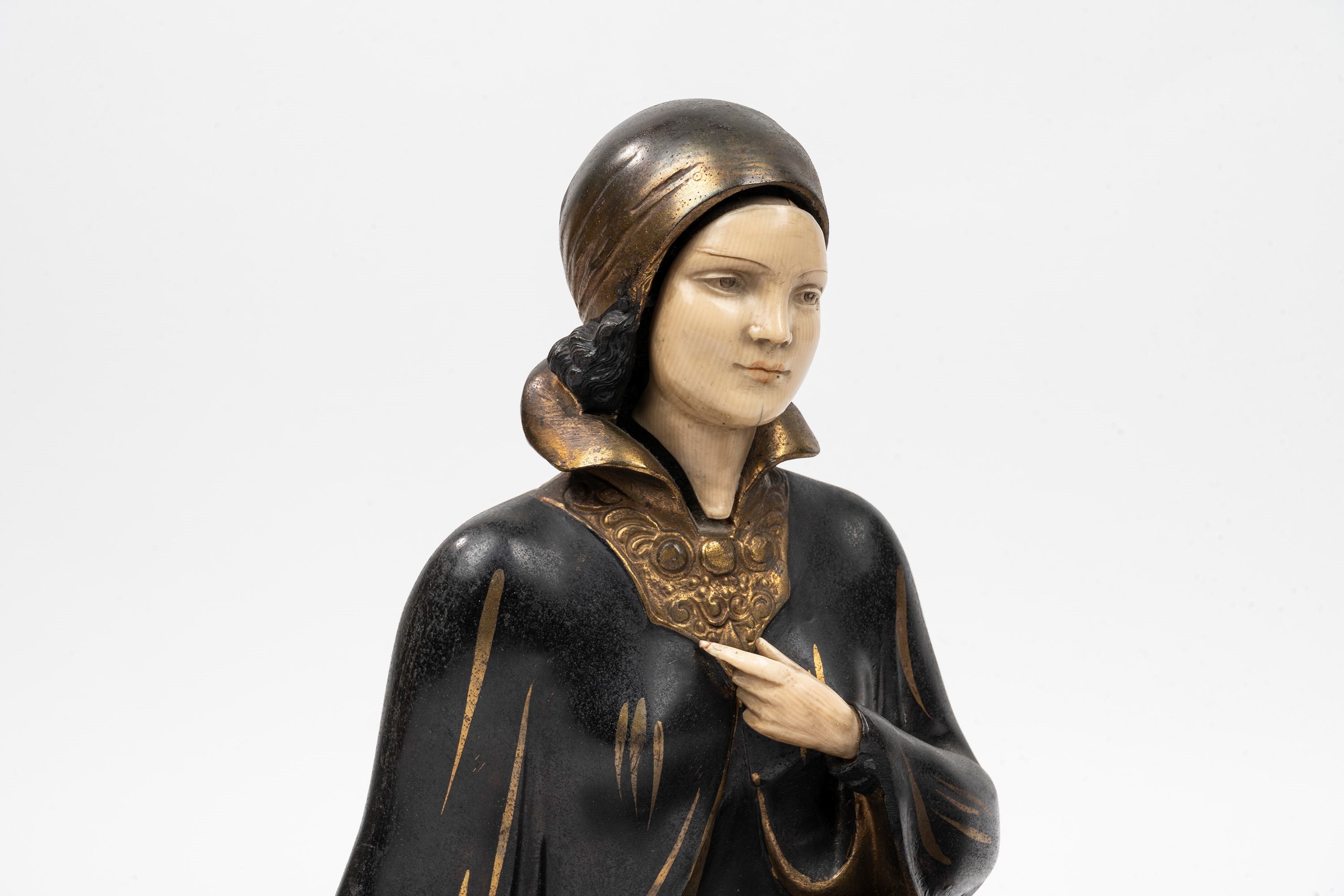 Scultura in Antimonio e Avoriolina Raffigurante Giovane Donna con Levriero, Inizi Secolo XX