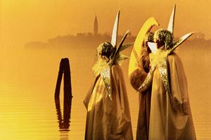 Carnevale con l'isola degli Armeni sullo sfondo, Venezia