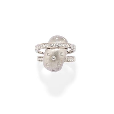 Anello in oro bianco 18k con diamanti taglio brillante