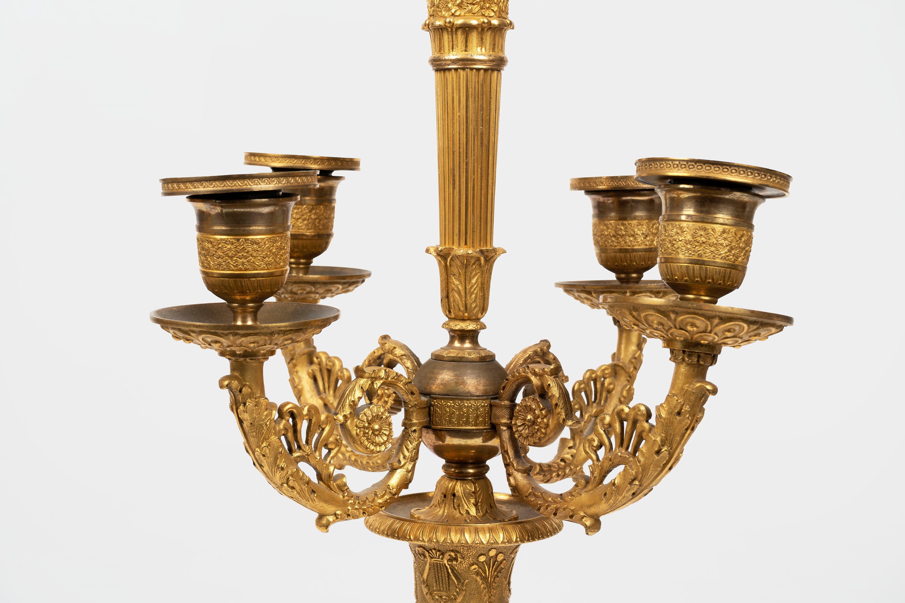 Coppia di Candelabri a Colonna in Bronzo Dorato a Cinque Luci, Inizi Secolo XIX