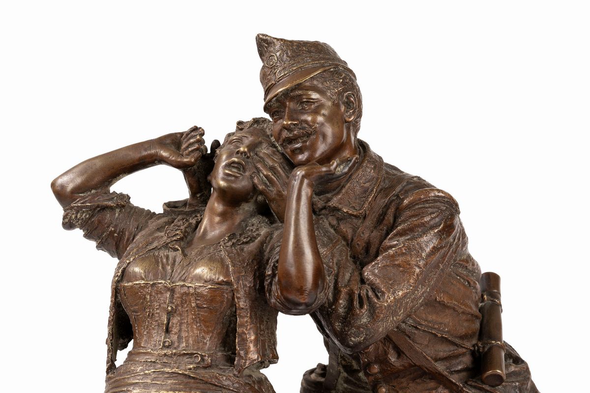 Costantino Barbella - Il ritorno del soldato, scultura in bronzo con base in marmo verde