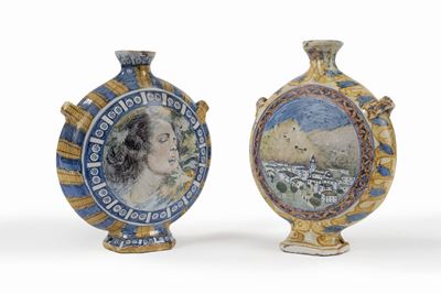 Due 'Fiasche del pellegrino' in maiolica