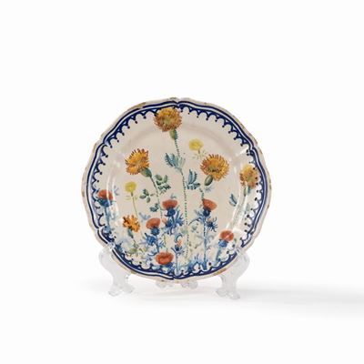 Piatto sagomato con cardi, maiolica, diametro cm 20,3