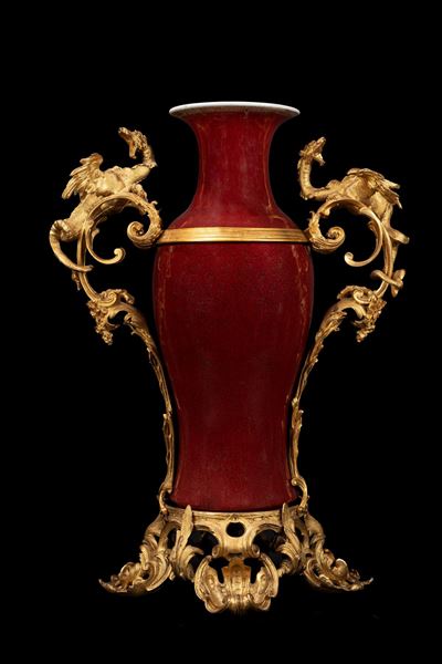 Vaso Langyao in porcellana con montatura in bronzo dorato, Cina, dinastia Qing, XIX secolo
