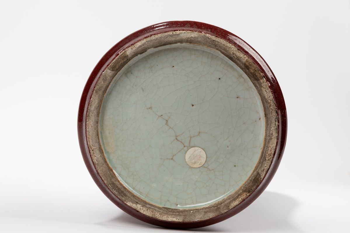 Vaso Langyao in porcellana con montatura in bronzo dorato, Cina, dinastia Qing, XIX secolo