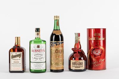 Selezione Distillati: Cointreau, Burnett's White Satin London Dry Gin, Cinzano Vermouth Chinato A...
