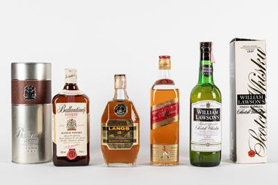 Selezione di Scotch Whisky: Ballantine’s, Lang’s 12 YO, Johnny Walker Red Label e William Lawson'...