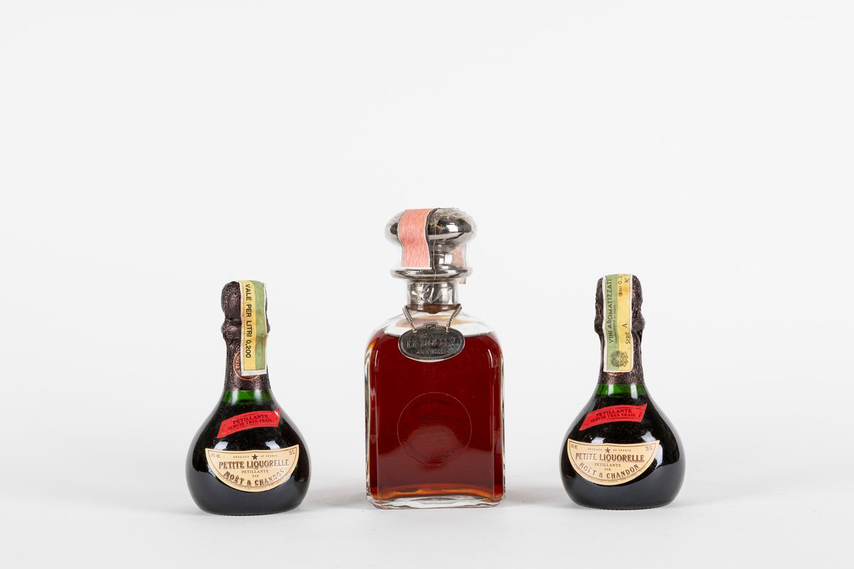 Francia - Hennessy, Decanter con coperchio in argento e confezione originale contenente 2 bottigl...