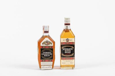 Stewarts, Bottiglia di Cream of the Barley e Bottiglia di Scotch Whisky