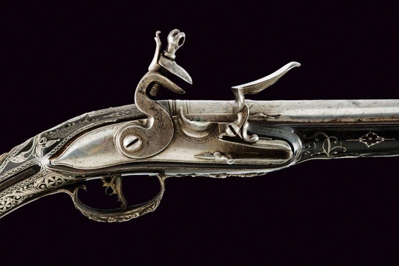 Pistola a Pietra Focaia con Bellissime Decorazioni in Argento - Turchia