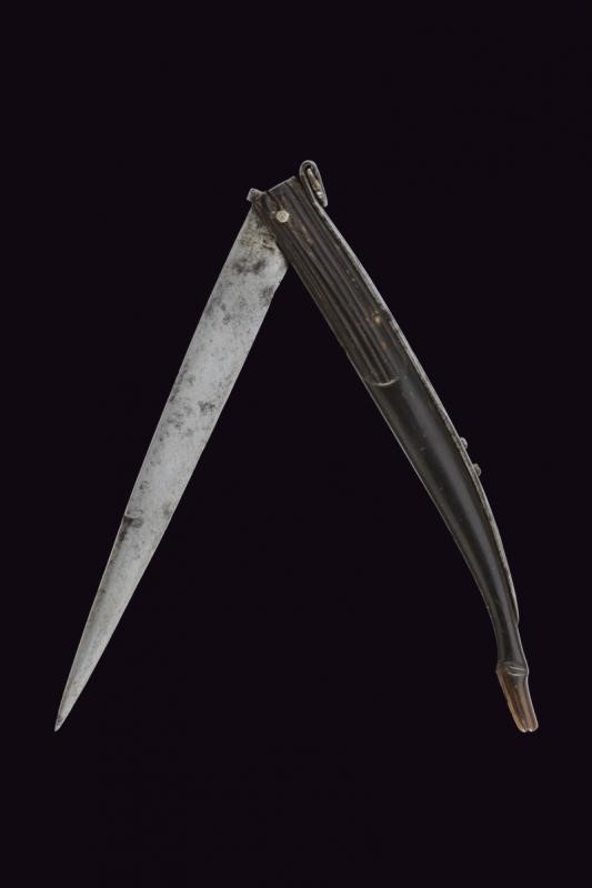 Coltello Pieghevole a Molla Fissa - Roma