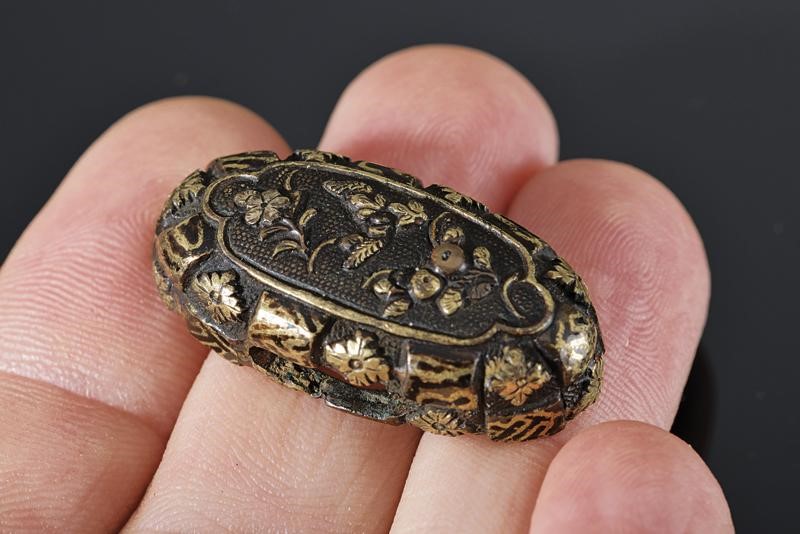 Fuchi-kashira in Stile Goto - Giappone