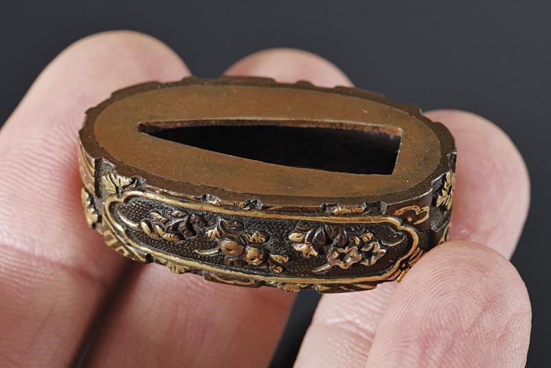 Fuchi-kashira in Stile Goto - Giappone