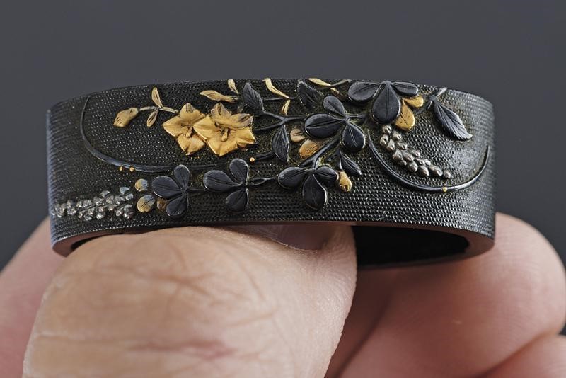 Fuchi-kashira con Firma Mitsuyuki con Kao - Giappone