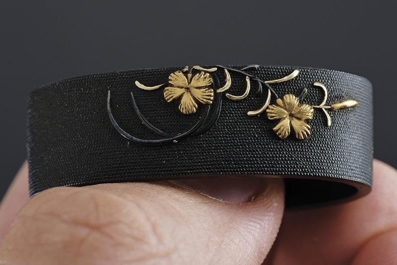 Fuchi-kashira con Firma Mitsuyuki con Kao - Giappone