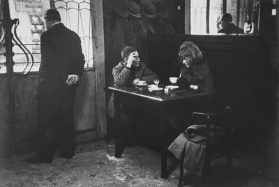 Senza titolo (Coppia in un caffè italiano), stampa vintage alla gelatina ai sali d'argento