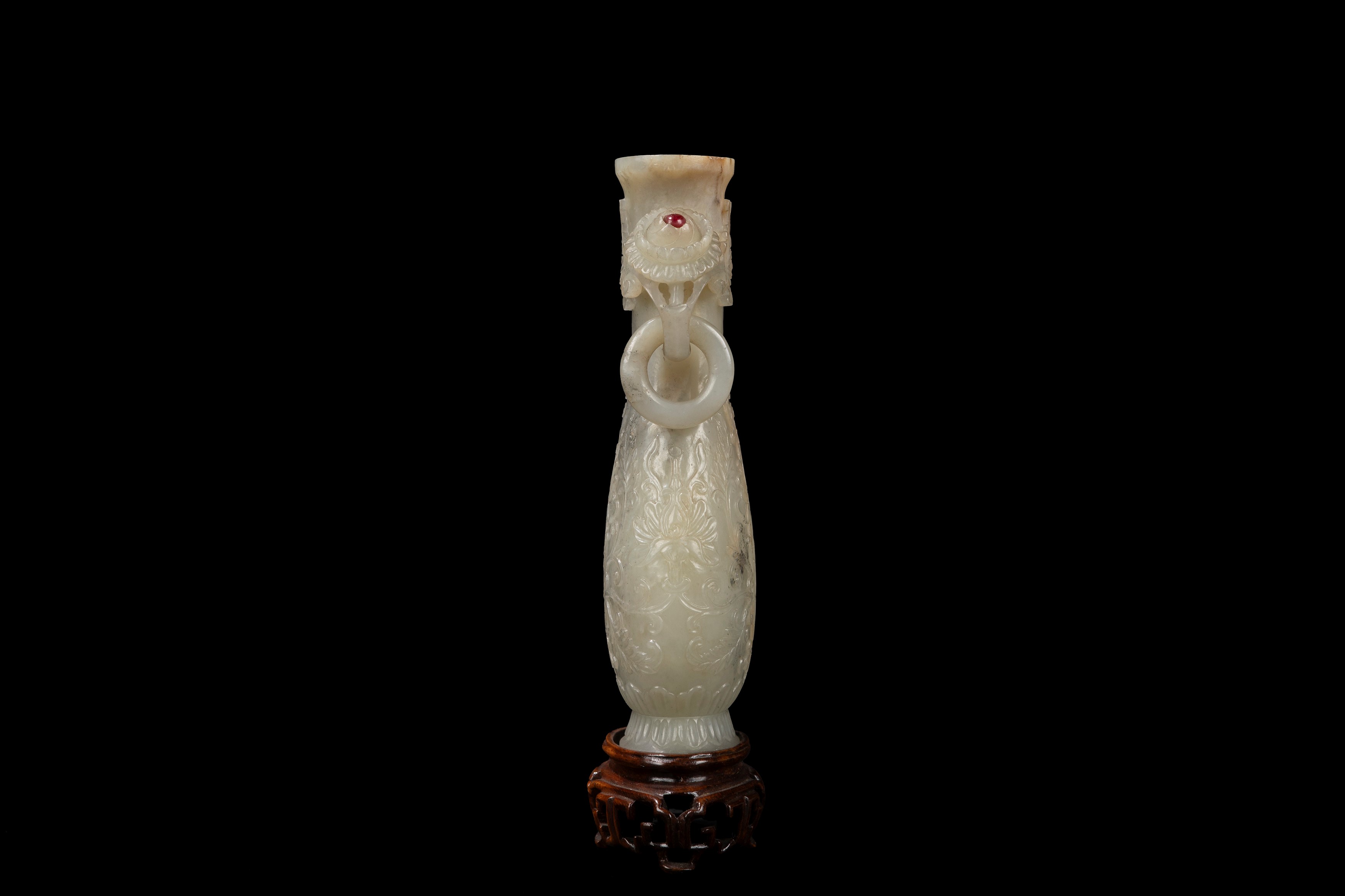 Vaso in giada celadon, stile Mughal, Cina, dinastia Qing, XVIII/XIX secolo