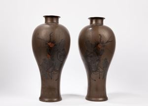 A PAIR OF BLACK LACQUER VASE