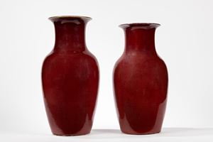 DUE VASI IN PORCELLANA SANGUE DI BUE