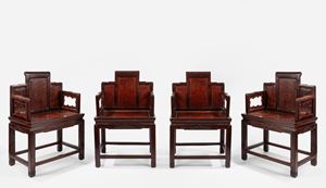 Quattro sedie in legno rosso