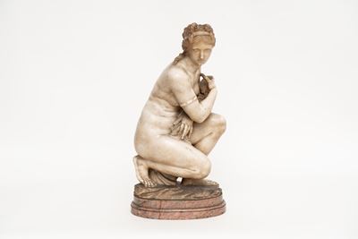 Scultura in Marmo Bianco Raffigurante Venere Accovacciata, Secolo XVII